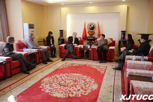 美国内布拉斯加林肯大学校长助理Wilson教授一行三人访问西安交通大学城市学院