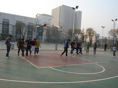 研究生冬季趣味运动会丰富学生生活