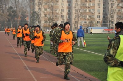 北京林业大学国防生进行期末体能考核