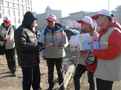 校青年志愿者联合会开展艾滋病宣传系列活动