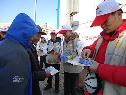 校青年志愿者联合会开展艾滋病宣传系列活动