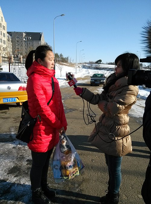 校青年志愿者联合会开展看望留守儿童活动