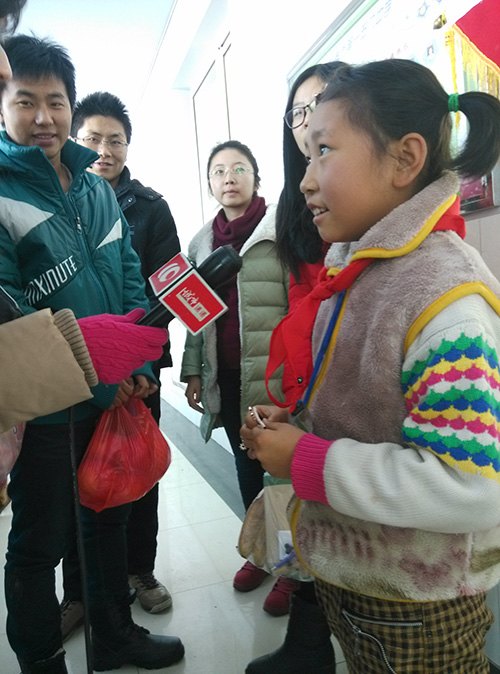 校青年志愿者联合会开展看望留守儿童活动