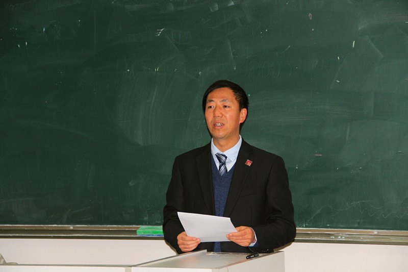 深化教学改革，加强英语精品课建设