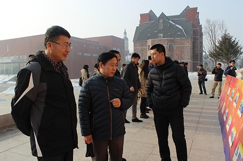 长春建筑学院举办“中共十八届三中全会”图片展