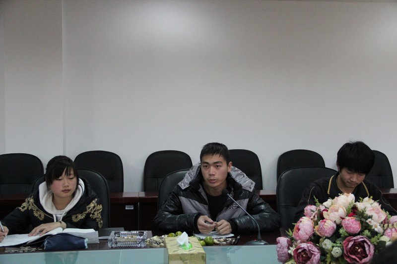 群众路线实践活动 :学院领导与学科竞赛获奖学生代表面对面交流