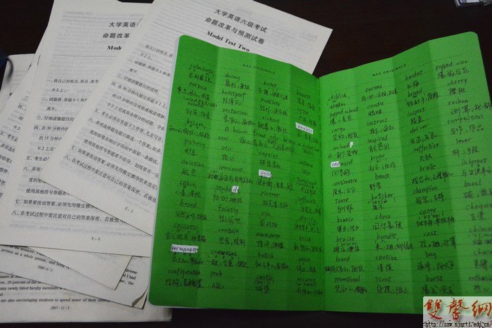南艺学子紧张备战四六级 诚信考试争取最优成绩