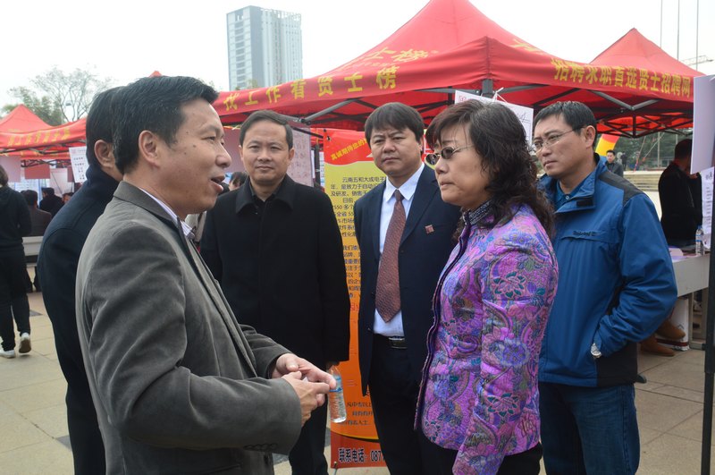 陶晴副书记“双选会”现场调研,对云南师范大学商学院就业工作给予高度评价