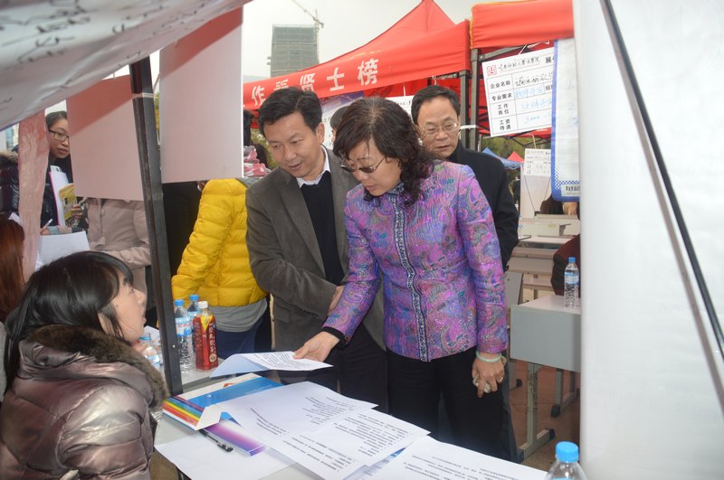 陶晴副书记“双选会”现场调研,对云南师范大学商学院就业工作给予高度评价