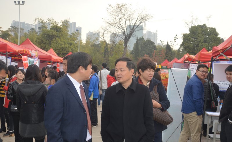 陶晴副书记“双选会”现场调研,对云南师范大学商学院就业工作给予高度评价