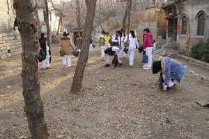 山东旅游职业学院师生赴朱家峪景区开展爱心公益日活动