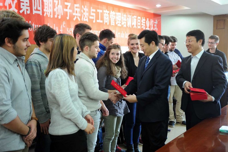 14名法国南锡经济管理学校学生顺利结业