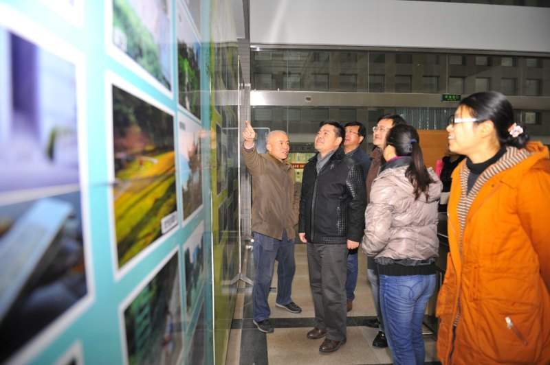 图书馆举办迎院庆系列主题活动 移动图书馆系统正式开通