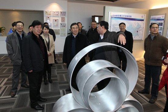 泰州市委副书记、代市长陆志鹏一行来院视察