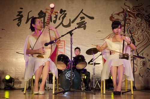 “春华秋实,艺彩缤纷”2014年迎新年晚会成功举行