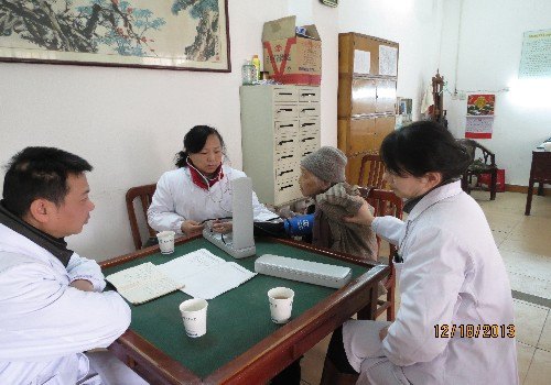 走出医院 走进家庭 上门服务 以实际行动践行群众路线活动