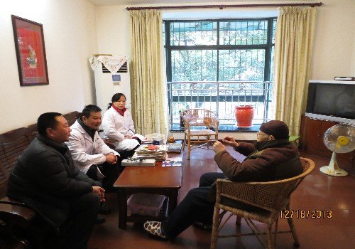 走出医院 走进家庭 上门服务 以实际行动践行群众路线活动