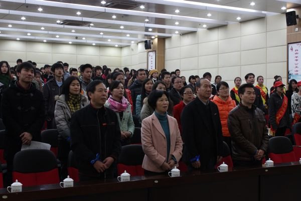 蓝色丝带空中扬 仁爱力量美名传