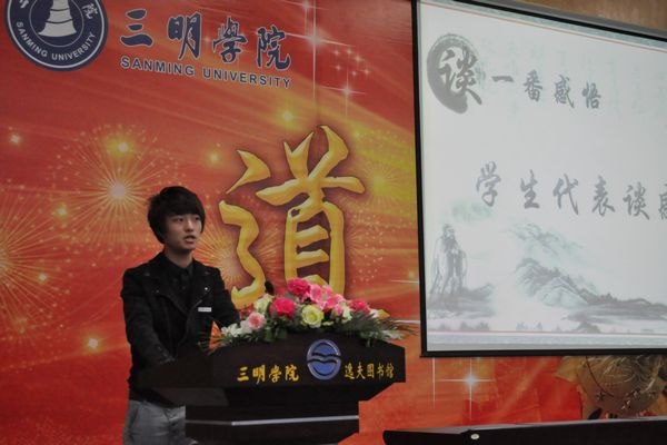 蓝色丝带空中扬 仁爱力量美名传