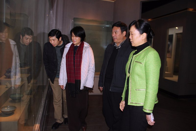 许昌市副市长秦春梅、市中级人民法院院长韩玉芬到许昌学院调研