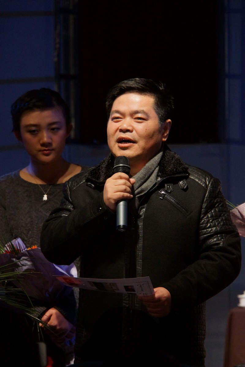 金陵学院学生表演话剧《有雷无雨》获得成功