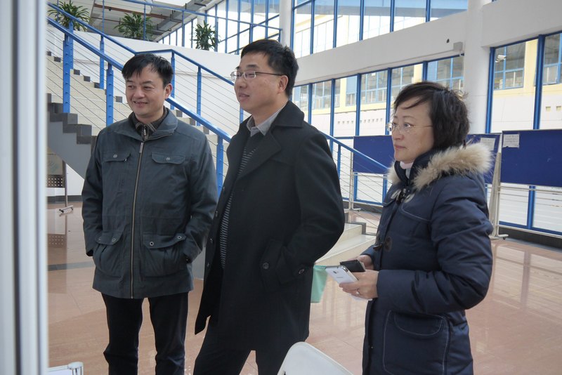 浦东新区企事业单位专场招聘会在松江校区举行