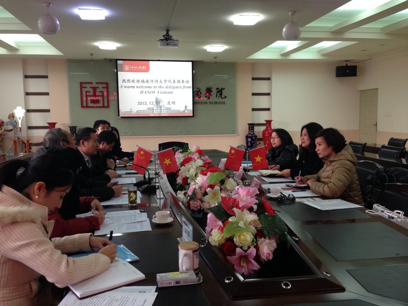 越南河内大学阮氏菊芳副校长来访云南师范大学商学院