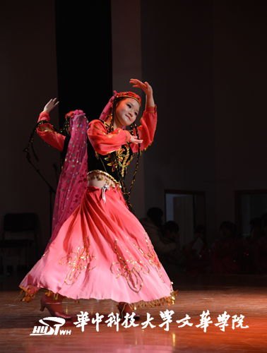 文华学院举办2014年教职工新春联欢会