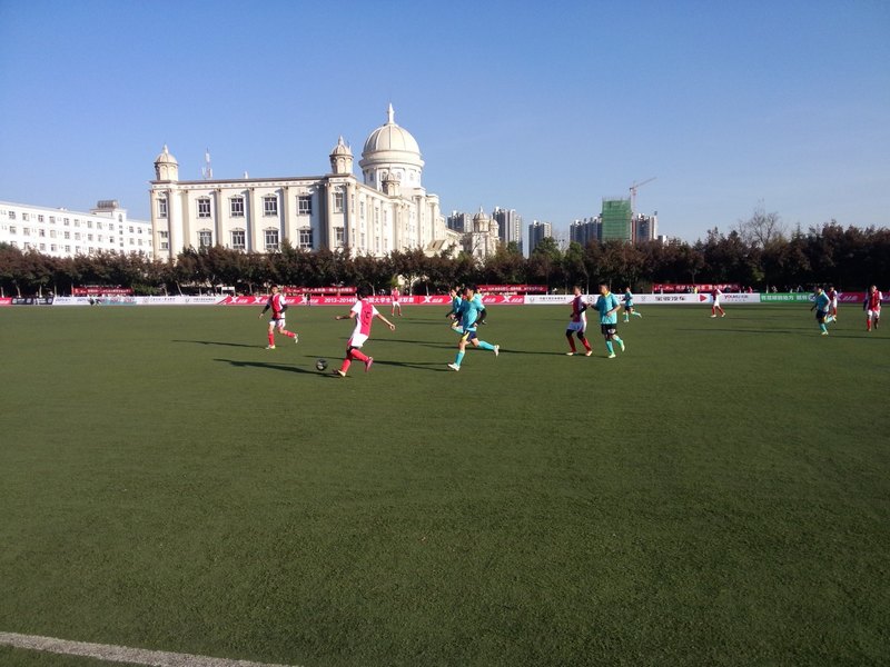 2013-2014特步中国大学生足球联赛云南赛区在云南师范大学商学院海源校区足球场拉开战幕