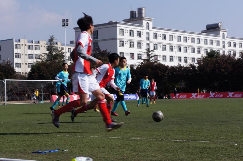 2013-2014特步中国大学生足球联赛云南赛区在云南师范大学商学院海源校区足球场拉开战幕