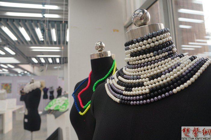 设计学院举办2012级时尚设计专业学期作品汇报展