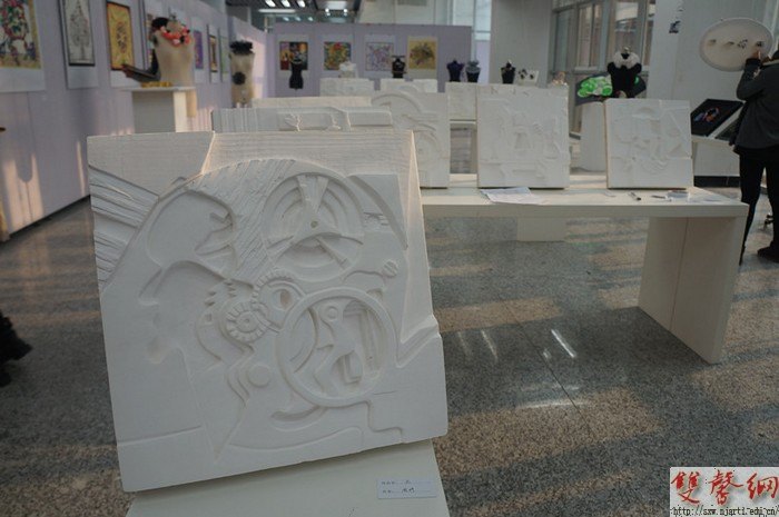 设计学院举办2012级时尚设计专业学期作品汇报展