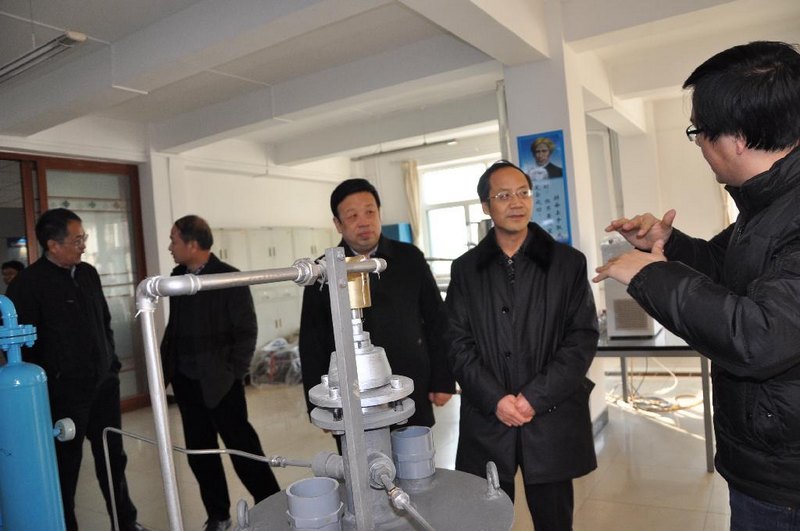 省教育厅副厅长李青山一行来校调研座谈