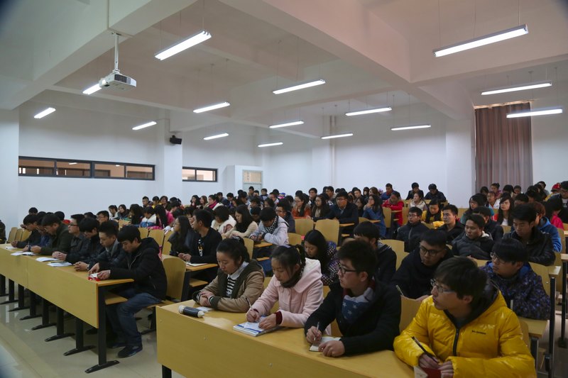 高举团旗跟党走——云南师范大学商学院团委开展学习秦宜智同志在全国大学生骨干培养仪式上的讲话精神交流讨论会