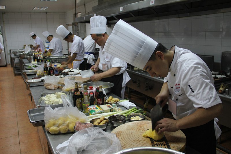 东华大学在第二届中国高校烹饪技术大赛中获多项团体及个人奖项