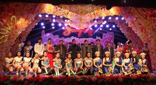 学校领导与全校师生共迎元旦佳节