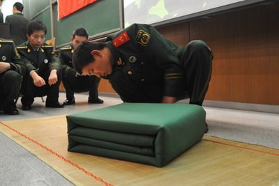 北林大国防生举行基层内务标兵座谈会