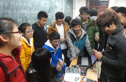 电气工程系举办51单片机最小系统设计大赛