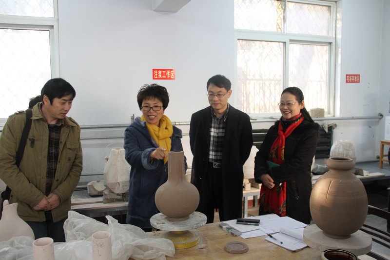 许昌市委常委、统战部部长王忠梅来许昌学院调研