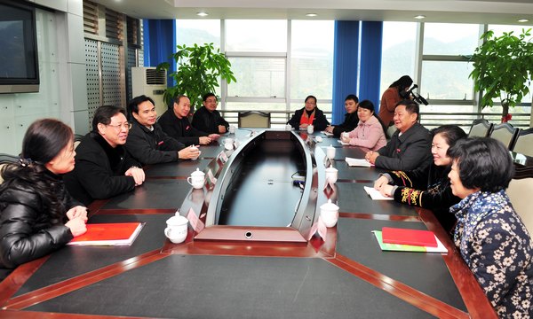 校工会被全国总工会授予“全国模范职工之家”荣誉称号