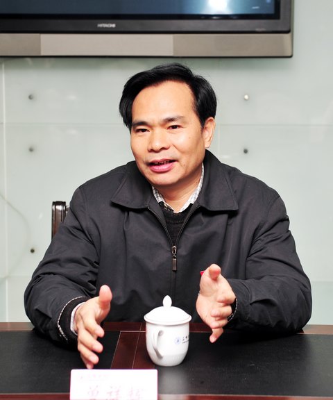 校工会被全国总工会授予“全国模范职工之家”荣誉称号