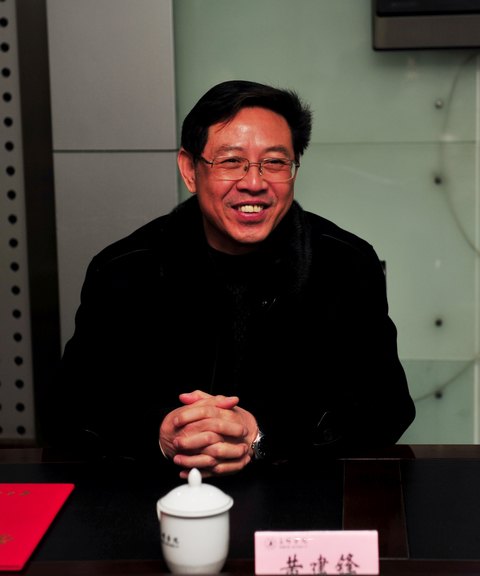 校工会被全国总工会授予“全国模范职工之家”荣誉称号