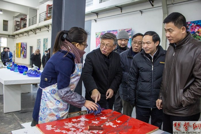 设计学院“艺术设计材料与工艺”实验室顺利通过验收