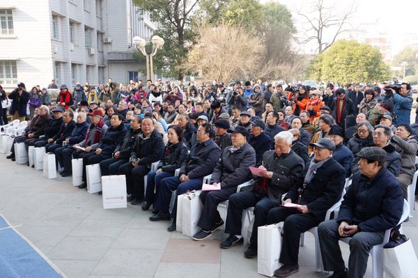 “一代宗师•学术楷模”周国桢教授从艺六十周年陶艺作品展在景德镇陶瓷学院举行