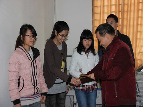 化工学院党委开展迎新年送温暖活动