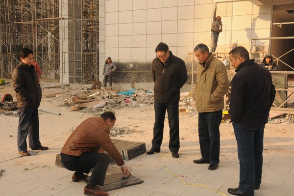 校领导元旦督查在建工程
