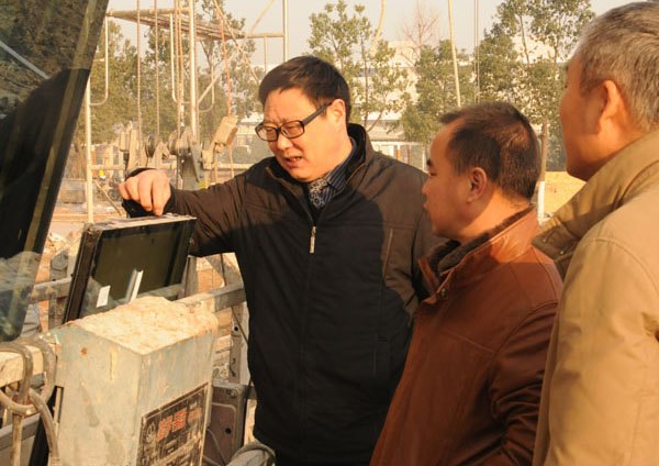 校领导元旦督查在建工程
