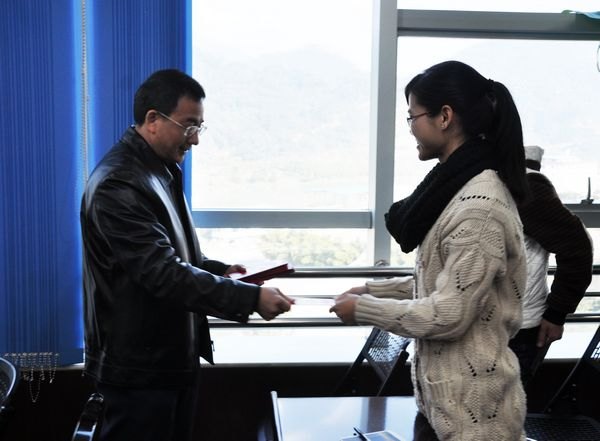 三明学院召开2014年“两节”慰问生活困难党员座谈会