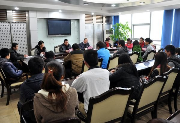 三明学院召开2014年“两节”慰问生活困难党员座谈会