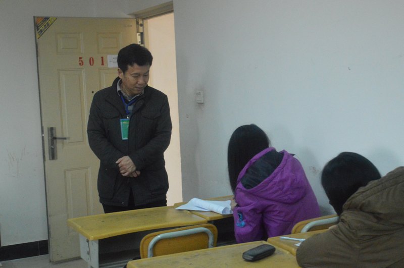 校领导走访调研期末考试